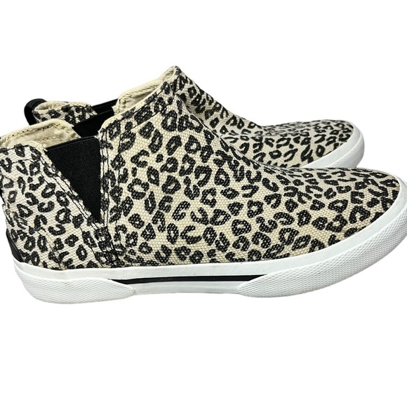 Sperry Cheetah Print Boat Shoe, 6.5M, slight imperfection on left shoe. - Picture 4 of 8